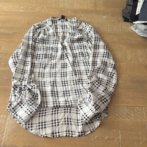 White House black Market Blouse Size 8 White and Black